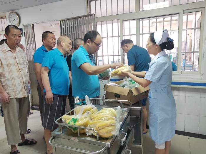 酷热易暑 关爱病友